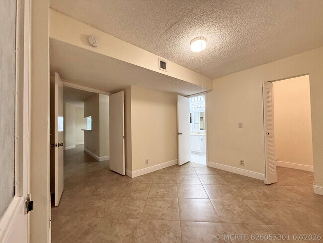 Building Photo - 9777 Westview Dr