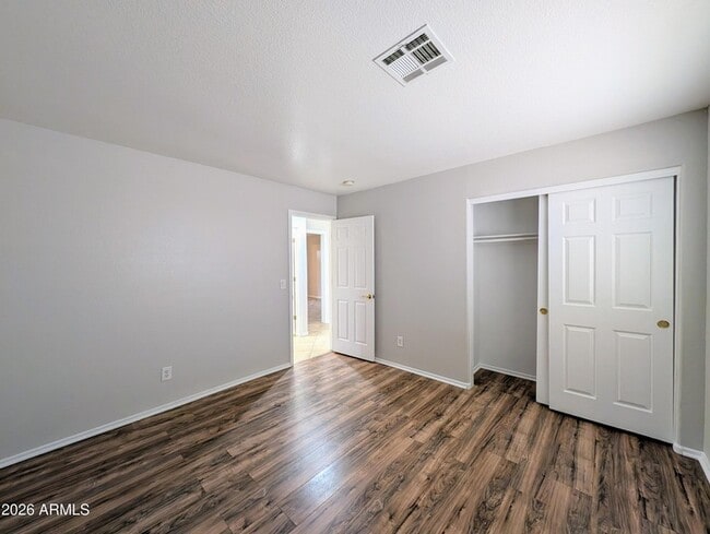 Building Photo - 15748 W Paradise Ln
