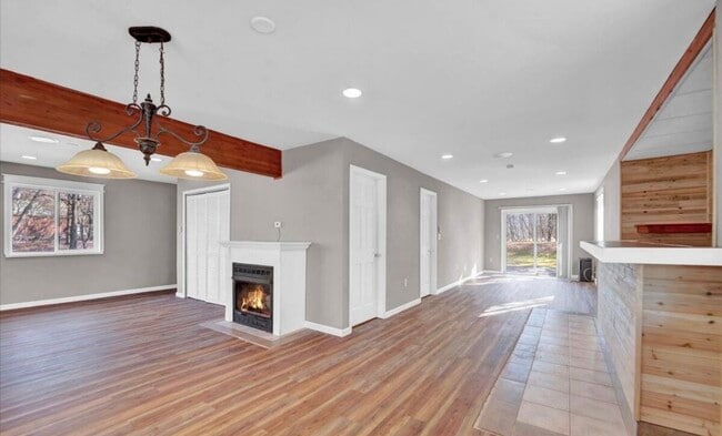 Building Photo - 118 Caedman Dr