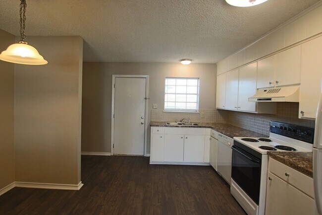 Building Photo - 201 Barbara St