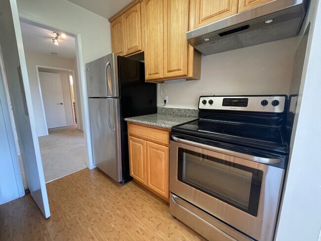 Building Photo - TOP FLOOR 1BD/1BATH Condo Available For Rent at the Watergate Community in Emeryville!!!!