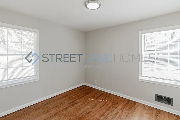 Building Photo - 831 Martinwood Rd