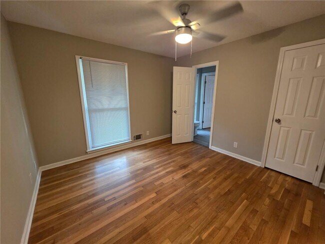 Building Photo - 4886 Candlewood Ln