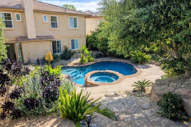 Building Photo - 333 Foothill Dr