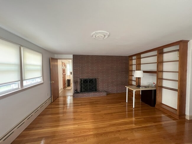 Building Photo - 18 Cresthill Rd