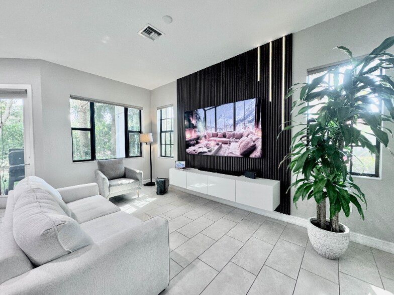 Building Photo - 1423 SW 115th Ave