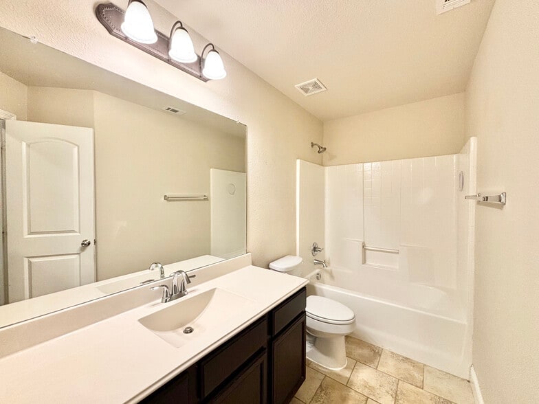 Building Photo - 3010 Sweetwater Trl