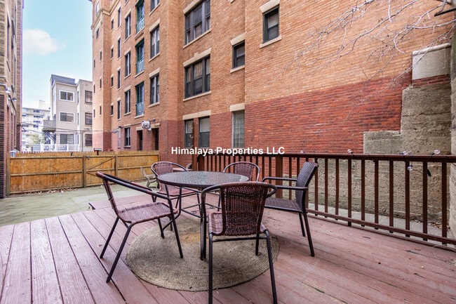 Building Photo - 448 Park Dr