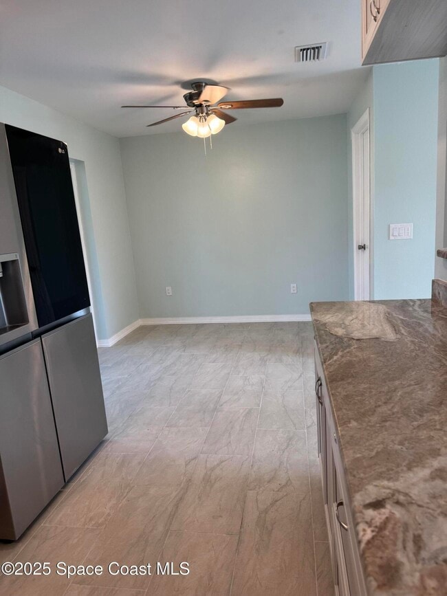 Building Photo - 2841 College View Dr