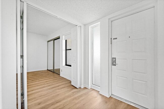 Building Photo - 6662 Boca Del Mar Dr