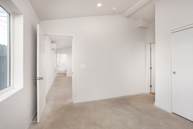 Building Photo - 126 1/2 Franklin Ct