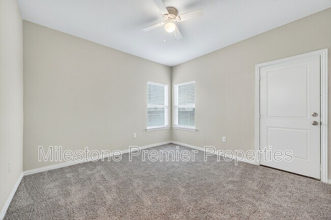 Building Photo - 2813 Peony Dr