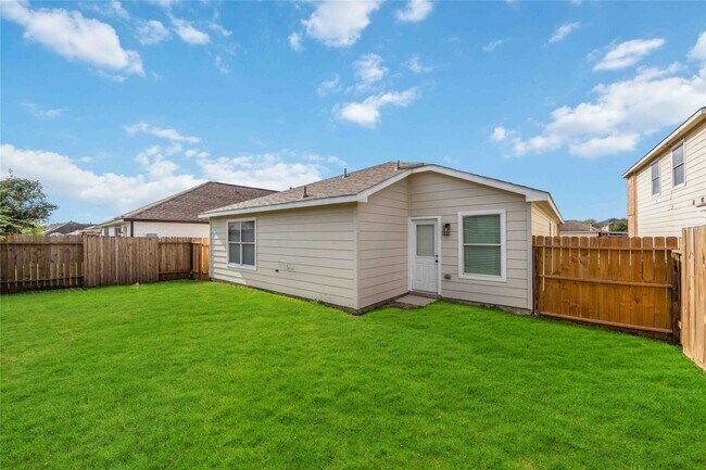 Building Photo - 1827 Cold River Dr