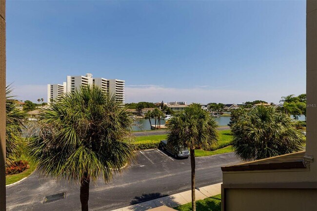 Building Photo - 2775 Kipps Colony Dr S