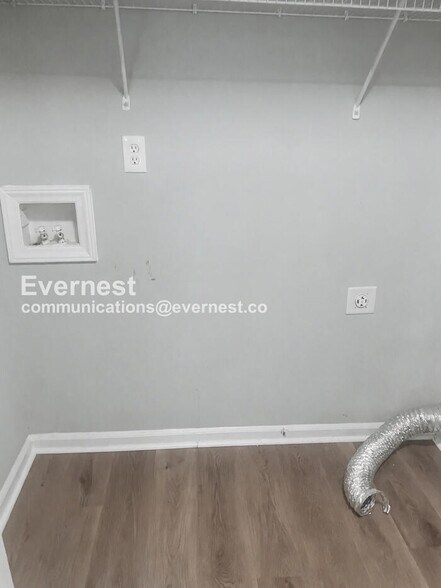 Building Photo - 3221 Lasalle St