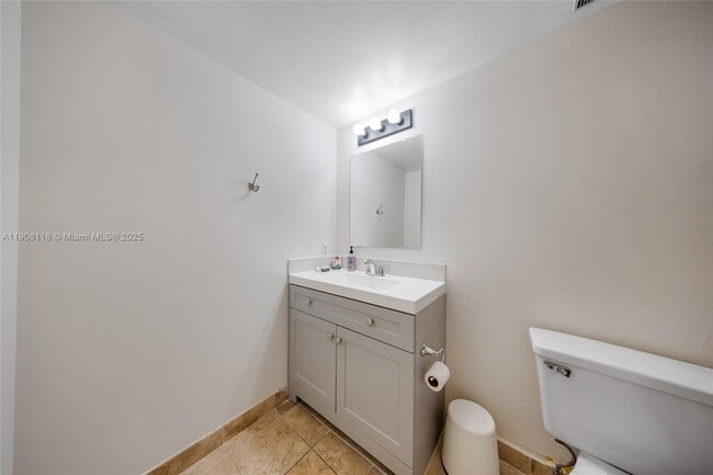 Building Photo - 7601 E Treasure Dr