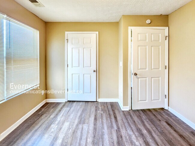 Building Photo - 3203 Fairington Ridge Cir