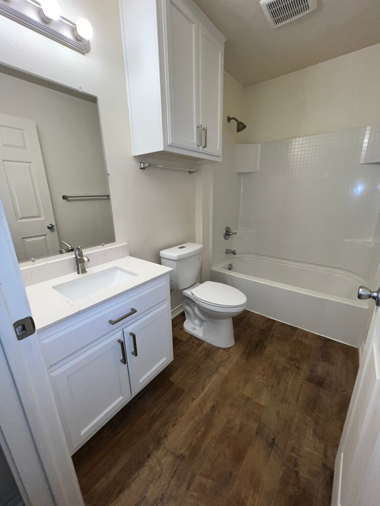 Building Photo - 5628 Humbert Ave