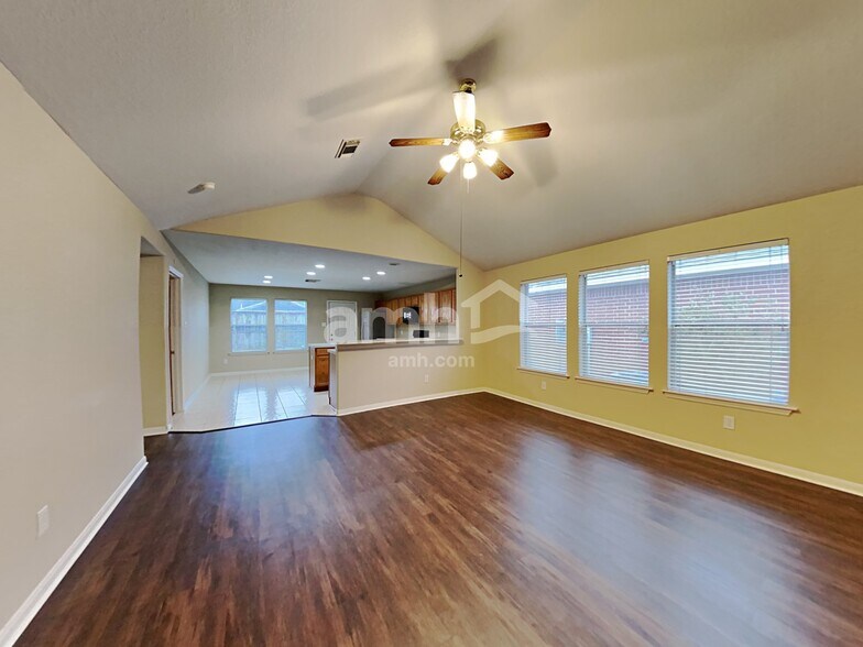 Building Photo - 3318 Falcon Trail Dr