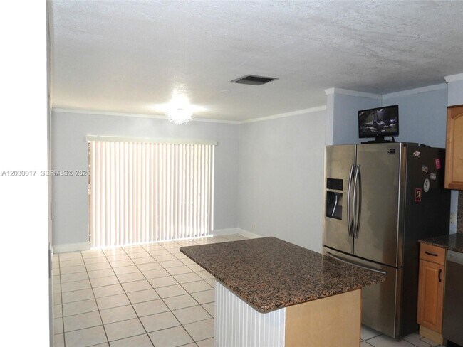 Building Photo - 9331 NW 33rd Manor