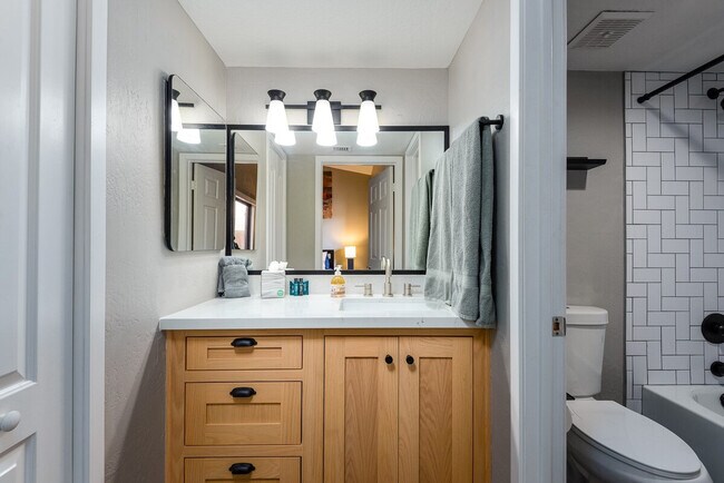 Building Photo - 2041 N 87th Way