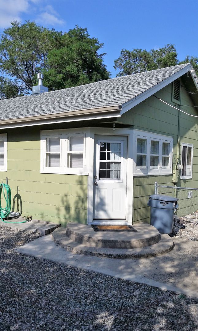 Building Photo - Charming 2 Bedroom Home Near Pioneer Park, Hospitals & Schools!