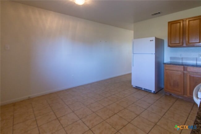 Building Photo - 400 Justin Ln