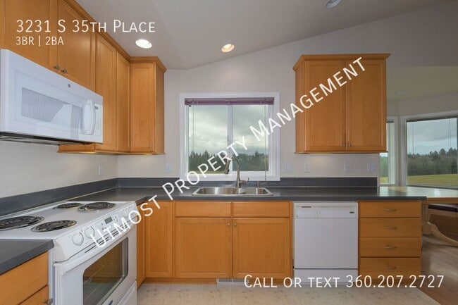 Building Photo - 3231 S 35th Pl