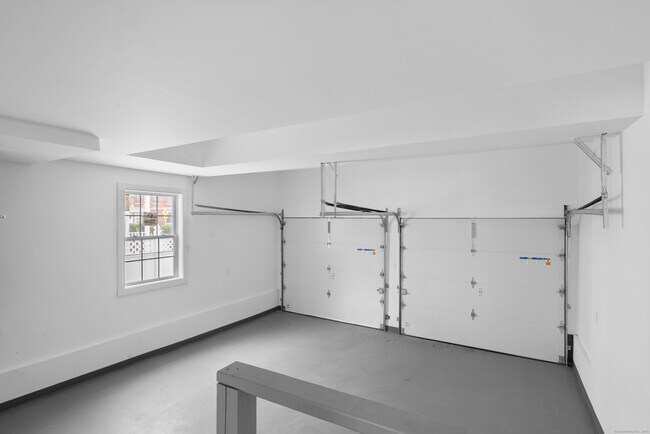 Building Photo - 864 Baldwin St