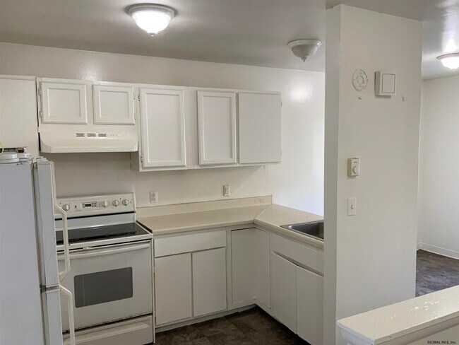 Building Photo - 301 3rd St