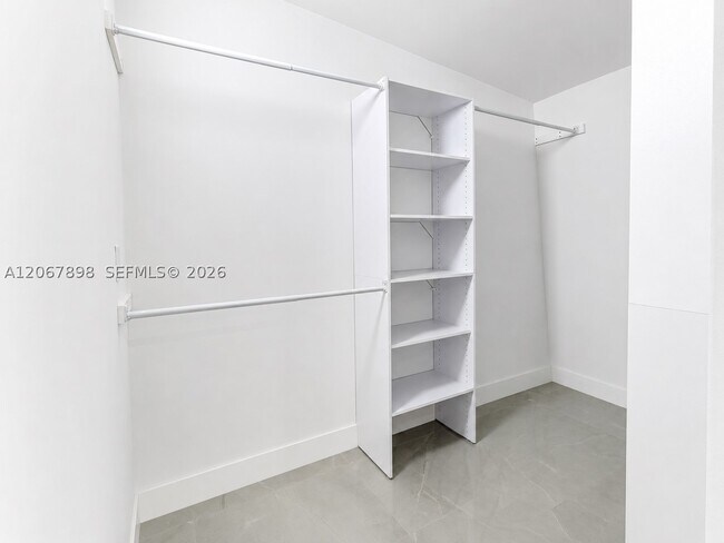 Building Photo - 14124 Kendale Lakes Cir