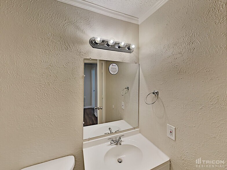 Building Photo - 4628 Moss Rose Dr