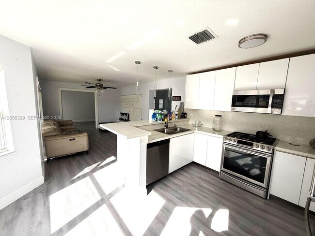 Building Photo - 9352 SW 155th Ave