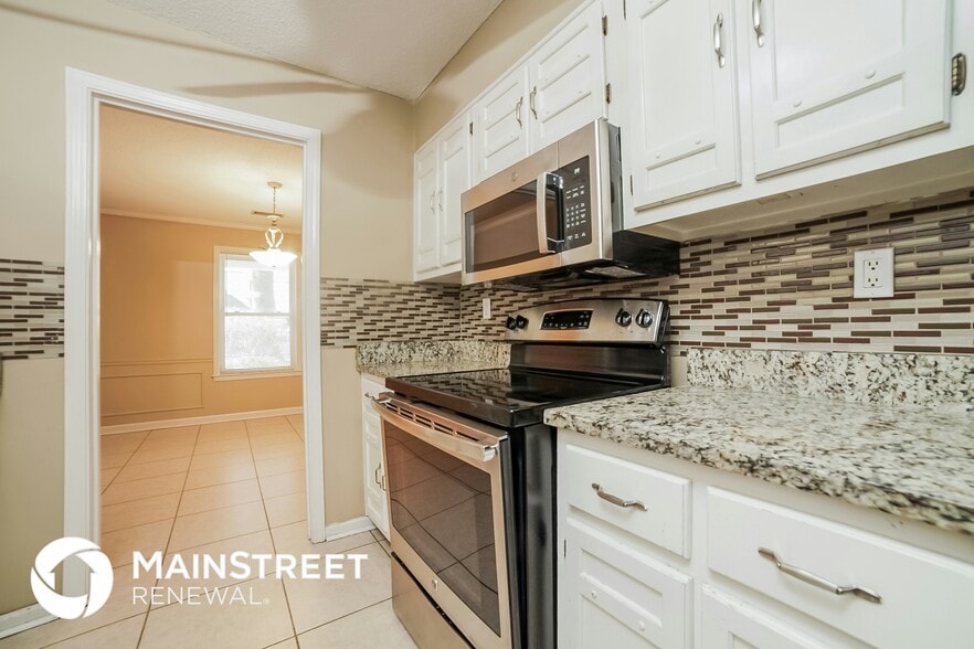 Building Photo - 6685 Blackthorn Dr