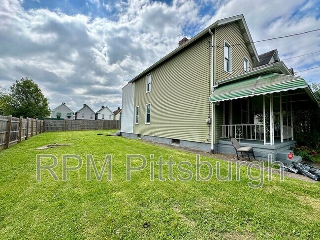 Building Photo - 1115 Karl Ave