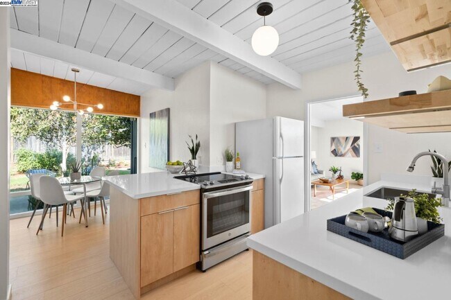 Building Photo - 801 Richmond Ave