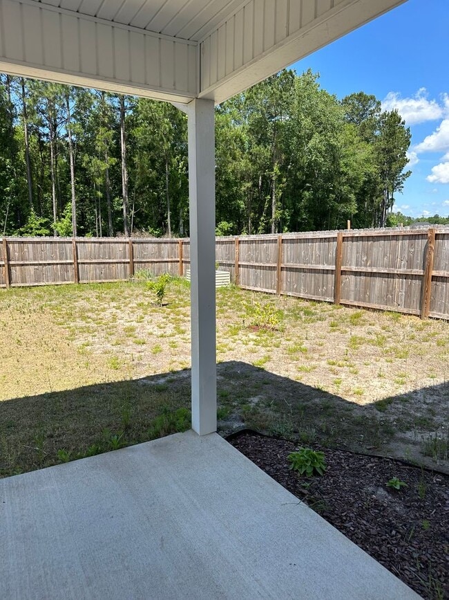 Building Photo - Tranquil South Retreat: Spacious 5-Bed Hom...