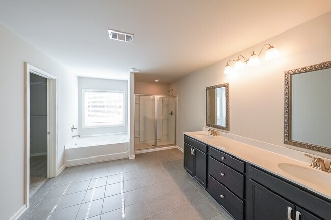 Building Photo - 408 After Glow Smt