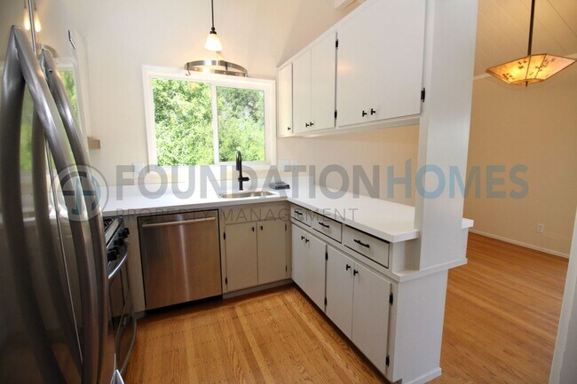 Building Photo - Mountain View Retreat in the Heart of Fairfax- 3BD/1BA Home with Expansive Deck- FOUNDATION