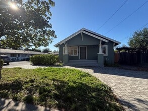 Building Photo - Charming Campbell 3 Bedroom 1 Bath Home with Backyard and Basement
