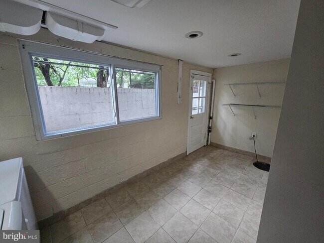 Building Photo - 13118 Vandalia Ct