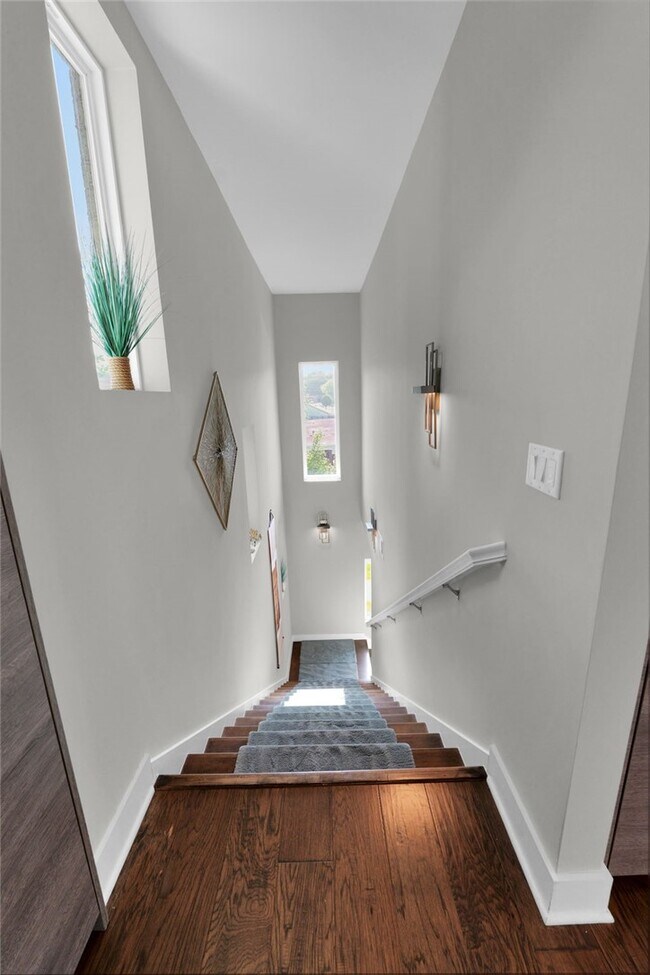 Building Photo - 1546 N Desoto Pl