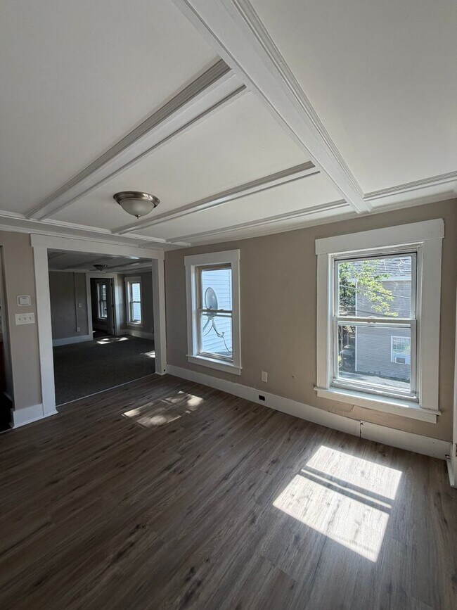 Building Photo - 50 Elkins St
