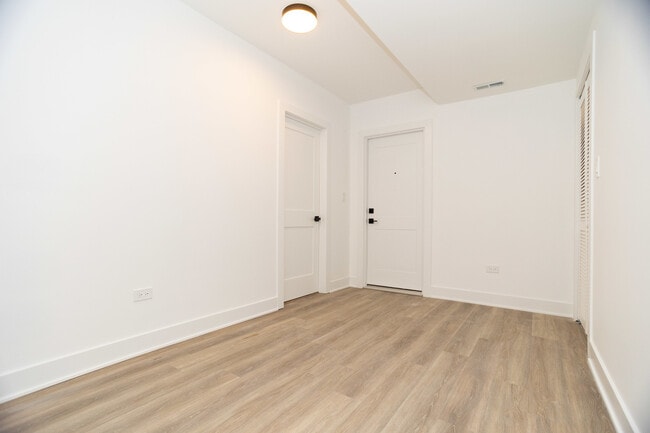 Building Photo - 1723 W Pierce Ave