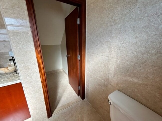 Building Photo - Like New Single Family Home in McCully!