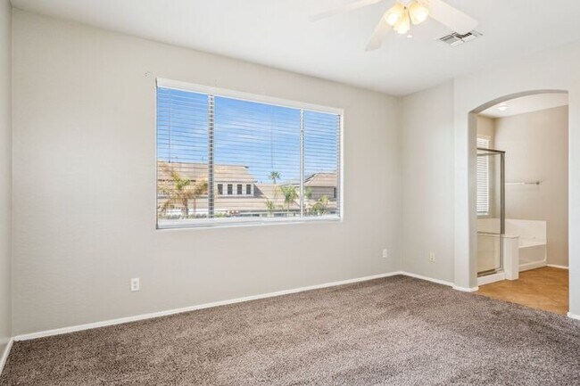 Building Photo - Beautiful 5 Bedroom 3 Bath home
