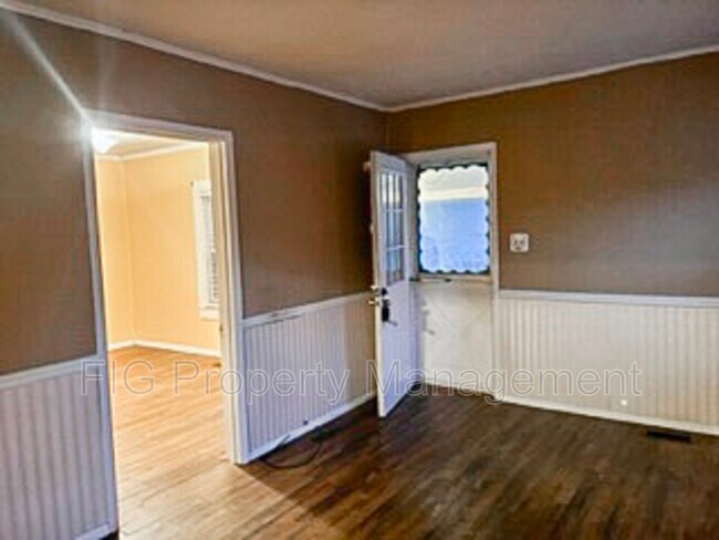 Building Photo - 444 Louisville Road