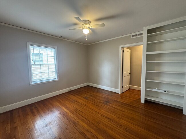 Building Photo - 2213 Chesterfield Ave