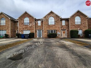 Building Photo - 617 Parkside Cir