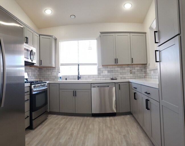 Building Photo - 198 Crown Imperial St